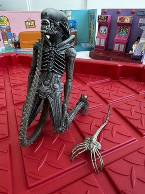 NECA Aliens Alien Warrior Xenomorph 8" Action Figure 2018