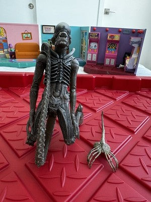 NECA Aliens Alien Warrior Xenomorph 8" Action Figure 2018