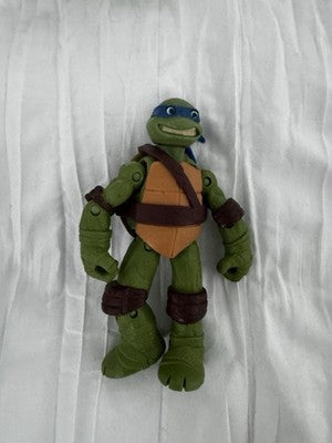 Lot of 8 Teenage Mutant Ninja Turtle Figure, Keno + Scooter, Robotic soldier