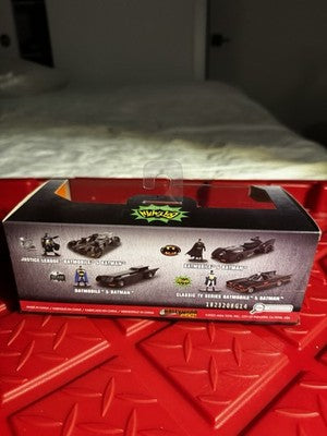 Jada Toys Classic TV Series 1966 Batmobile & Batman (98259)