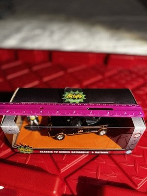 Jada Toys Classic TV Series 1966 Batmobile & Batman (98259)