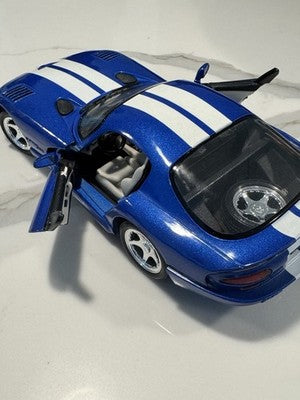 Maisto Dodge Viper GTS Coupe 1/18 Diecast Model Car