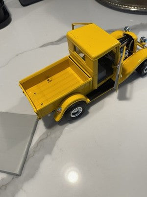Road Legends 1934 Ford F-100 Pickup Pro Street Truck 1:18 Scale Diecast Flames