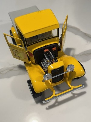Road Legends 1934 Ford F-100 Pickup Pro Street Truck 1:18 Scale Diecast Flames