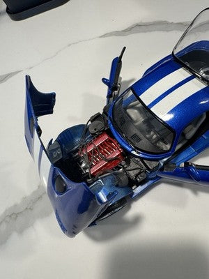 Maisto Dodge Viper GTS Coupe 1/18 Diecast Model Car