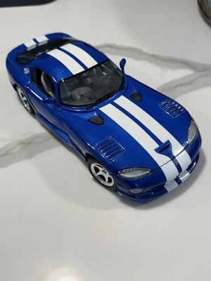 Maisto Dodge Viper GTS Coupe 1/18 Diecast Model Car
