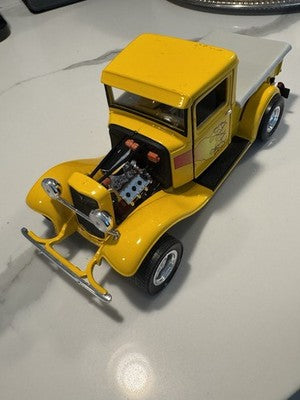 Road Legends 1934 Ford F-100 Pickup Pro Street Truck 1:18 Scale Diecast Flames