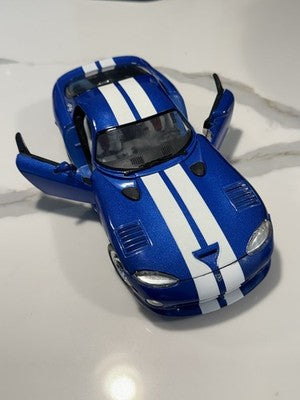 Maisto Dodge Viper GTS Coupe 1/18 Diecast Model Car