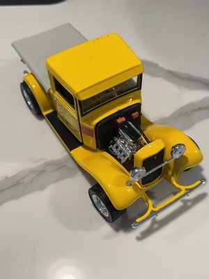 Road Legends 1934 Ford F-100 Pickup Pro Street Truck 1:18 Scale Diecast Flames