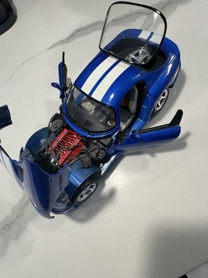Maisto Dodge Viper GTS Coupe 1/18 Diecast Model Car