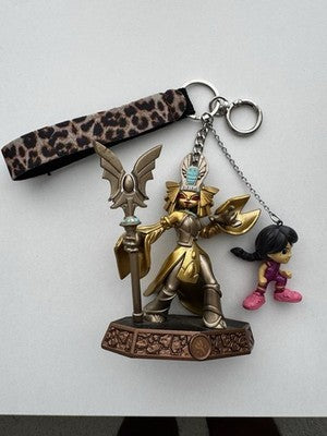 Skylanders Golden Queen Earth Sensei Sorcerer + Junior Firebud - Keychain.