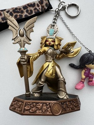 Skylanders Golden Queen Earth Sensei Sorcerer + Junior Firebud - Keychain.