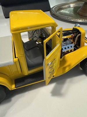 Road Legends 1934 Ford F-100 Pickup Pro Street Truck 1:18 Scale Diecast Flames
